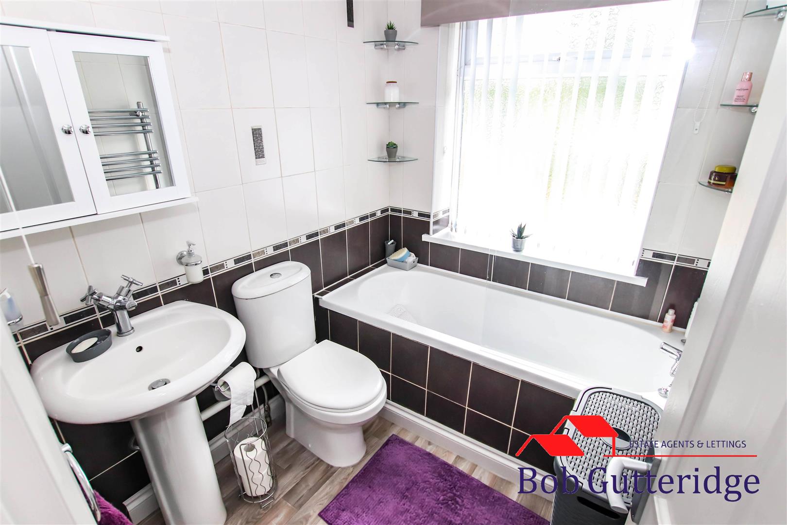 FIRST FLOOR BATHROOM